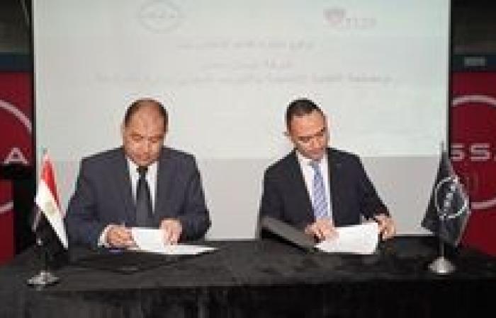 نائب رئيس الوزراء يبحث مع نشأت فؤاد عباس ومحمود الضبع تنمية المنطقة الصناعية بغرب طهطا